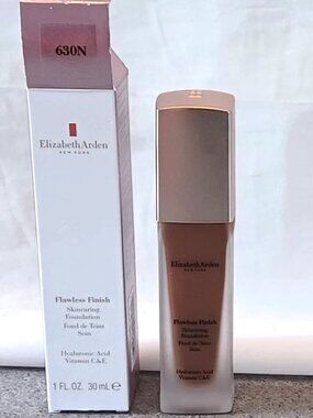 NEW In Box Elizabeth Arden Flawless Finish Skincaring Buildable Foundation 630N